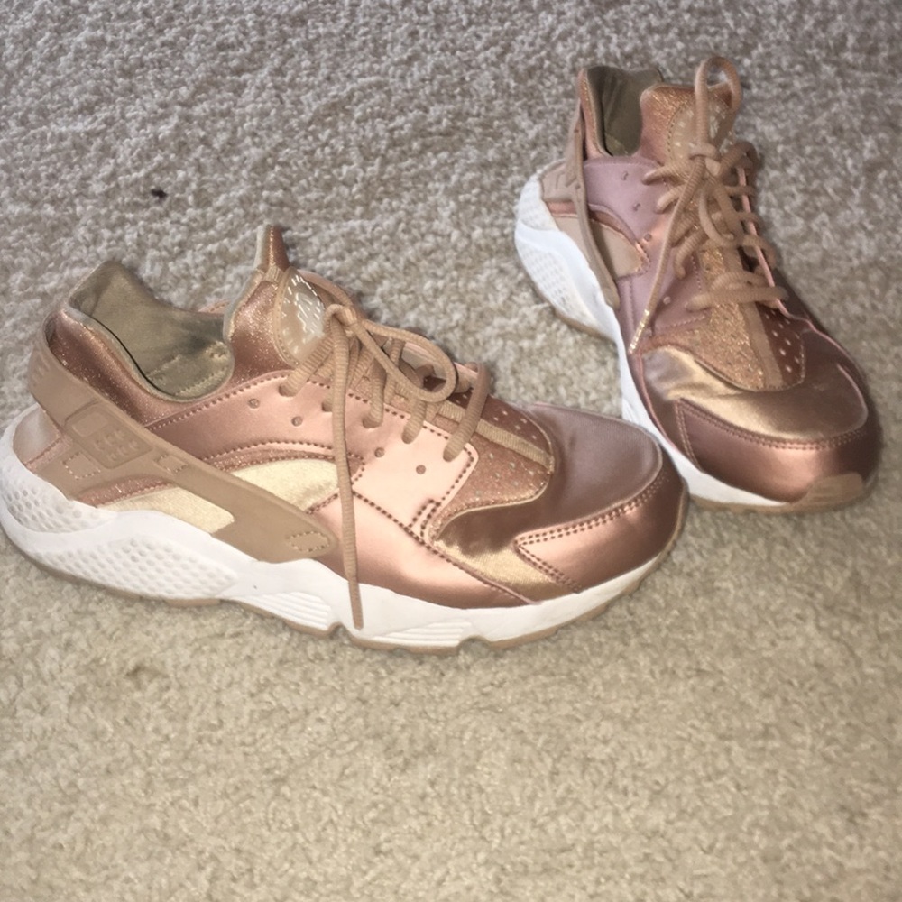 Nike Air Huaraches women size 9